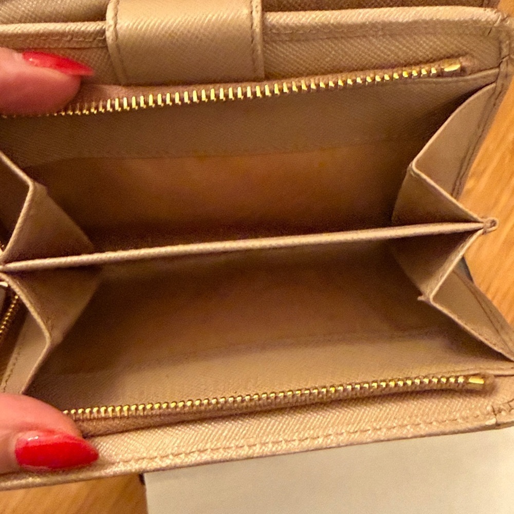 Authentic Prada Women's Beige Leather Wallet - Picture 7 of 7